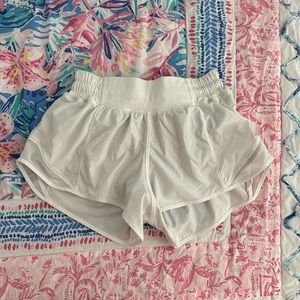 Lululemon Hotty Hot Low-Rise Lined Short 2.5"